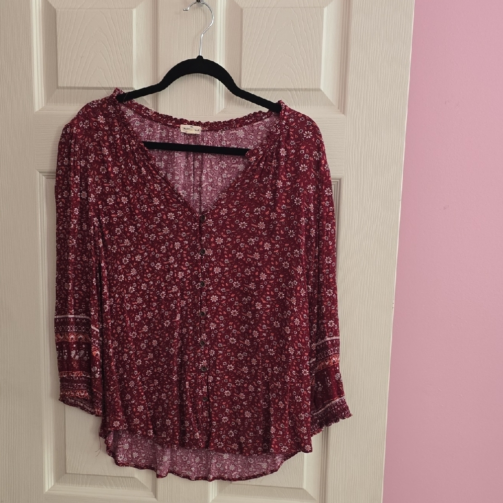 Chic Burgundy Floral Button-Down‎ Blouse